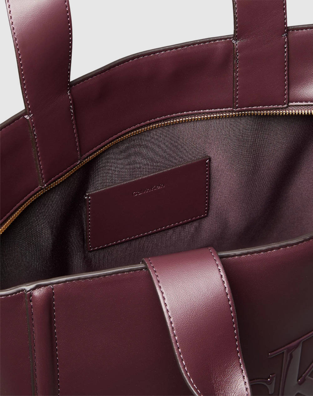 CALVIN KLEIN RAISED CK MEDIUM TOTE (Dimensiuni: 33 x 27.5 x 15cm.)