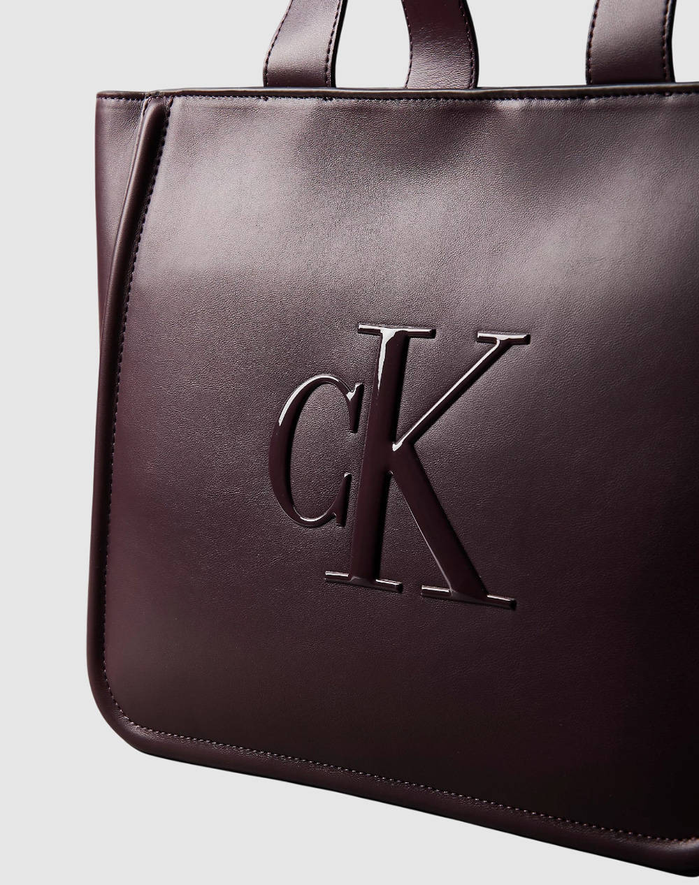 CALVIN KLEIN RAISED CK MEDIUM TOTE (Dimensiuni: 33 x 27.5 x 15cm.)