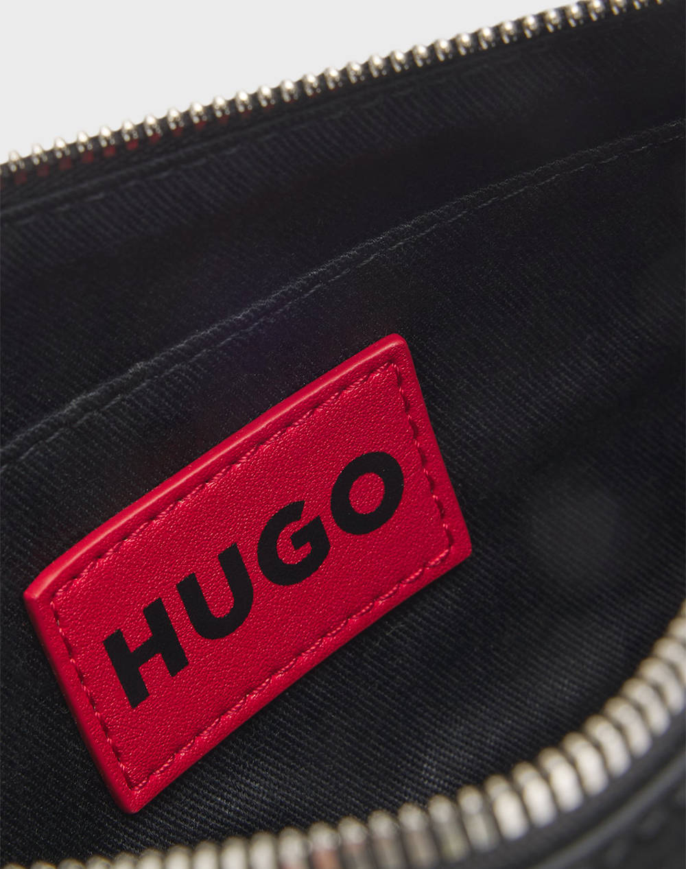 HUGO Chris 2.0 SV_Hobo 10266521 01 (Dimensiuni: 25 x 12 x 7cm.)