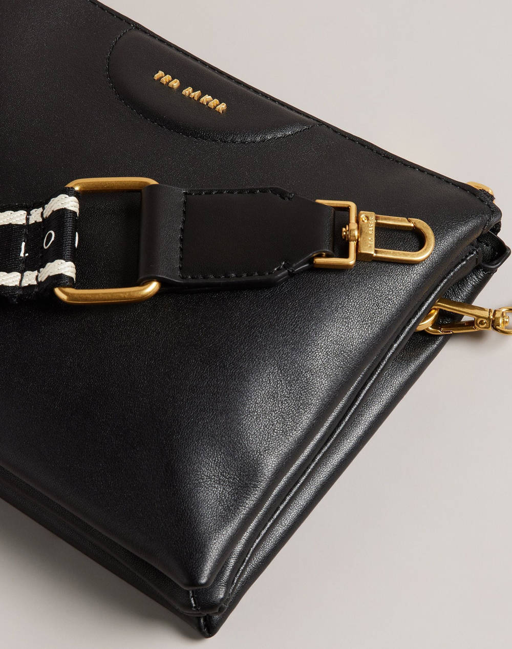TED BAKER ESILLE Webbing Crossbody Bag (Dimensiuni: 24 x 17 x 4 cm)
