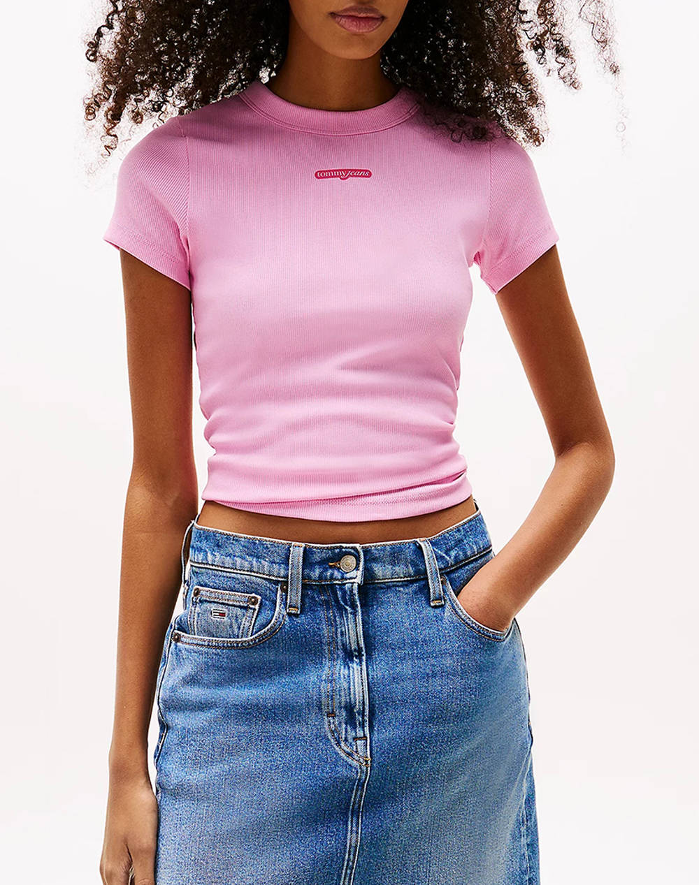 TOMMY JEANS TJW SLIM SCRIPT LABEL SS TEE EXT