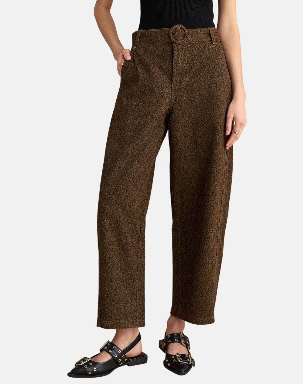 ATTRATTIVO PANTALONI&CUREA