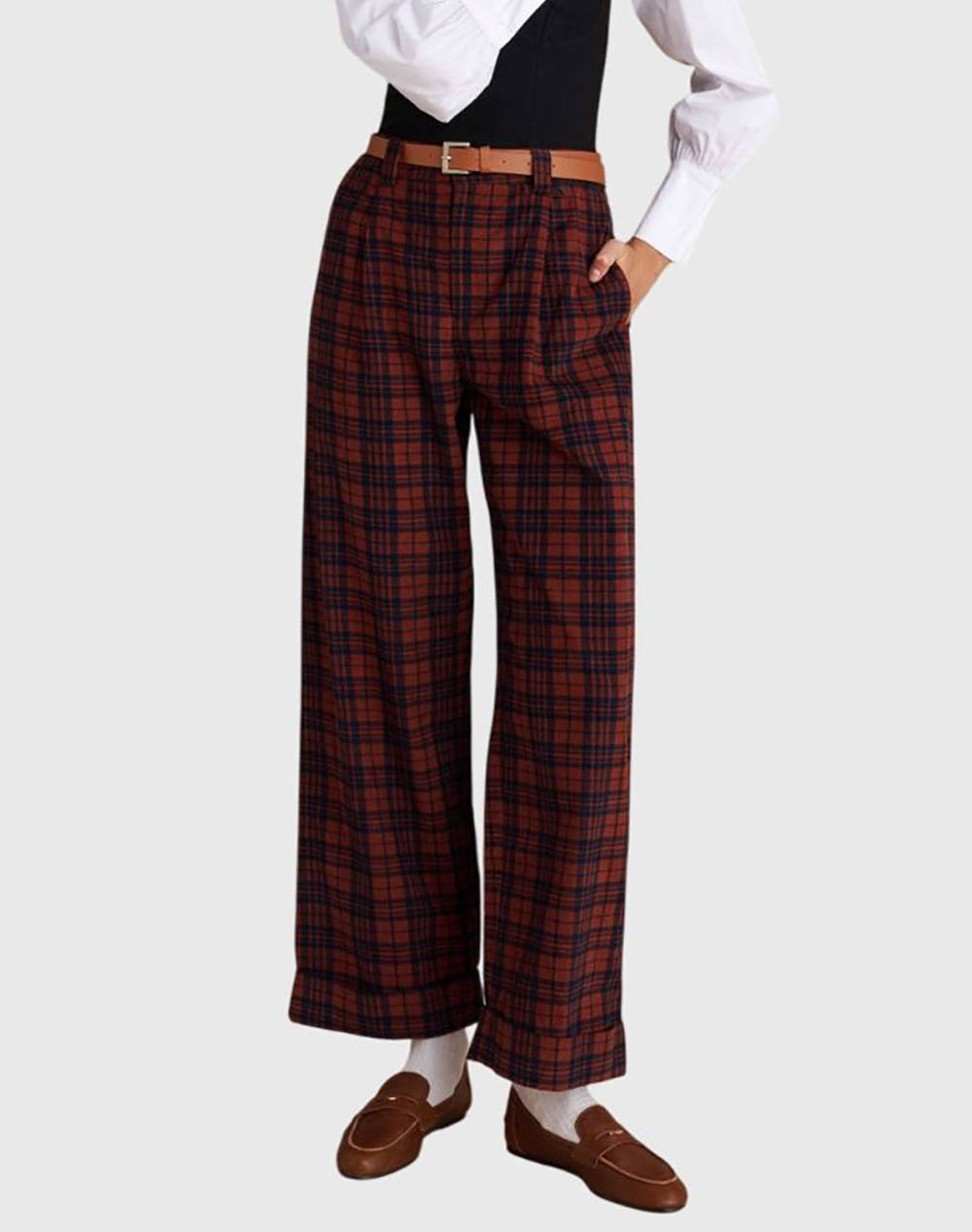 ATTRATTIVO PANTALONI&CUREA