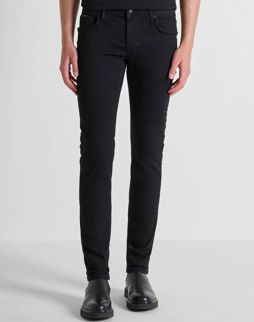 ANTONY MORATO MMDT00241FA7504111W01863 MIN OF 12 JEANS OZZY TAPERED FIT IN ICONIC BASIC BLACK STAY BLACK DENIM PANTALONI DE BARBATI