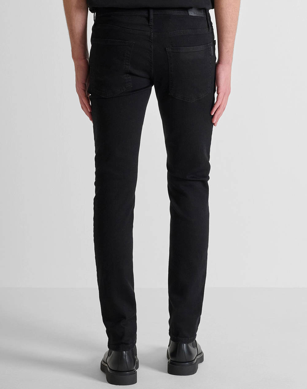 ANTONY MORATO MMDT00241FA7504111W01863 MIN OF 12 JEANS OZZY TAPERED FIT IN ICONIC BASIC BLACK STAY BLACK DENIM PANTALONI DE BARBATI