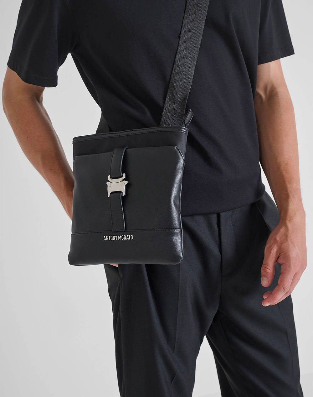 ANTONY MORATO MMAB00447FA600302 MIN OF 3 MESEENGER IN NYLON AND FAUX LEATHER.3D LOGO METAL RIVET.DOUBLE POCKETS WITH ZIP AND MAGNET CLOSURE GEANTA DE BARBATI