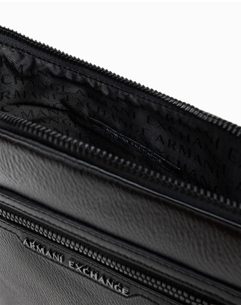 ARMANI EXCHANGE MESSENGER BAG (Dimensiuni: 21 x 23 x 3cm.)
