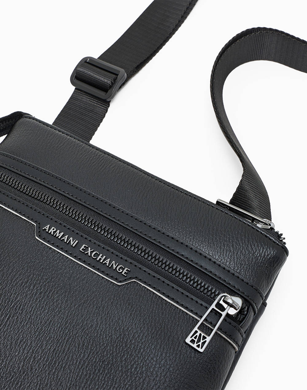 ARMANI EXCHANGE MESSENGER BAG (Dimensiuni: 21 x 23 x 3cm.)