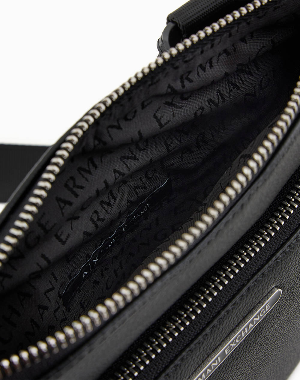 ARMANI EXCHANGE MESSENGER BAG (Dimensiuni: 22 x 3 x 21 cm.)