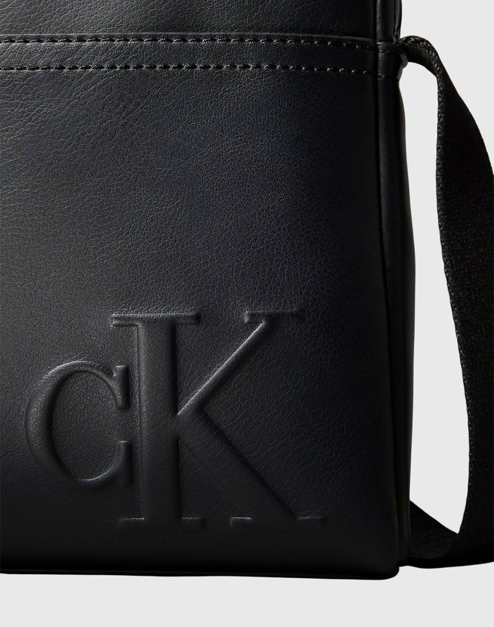 CALVIN KLEIN CK REPORTER (Dimensiuni: 19 x 21 x 5cm.)