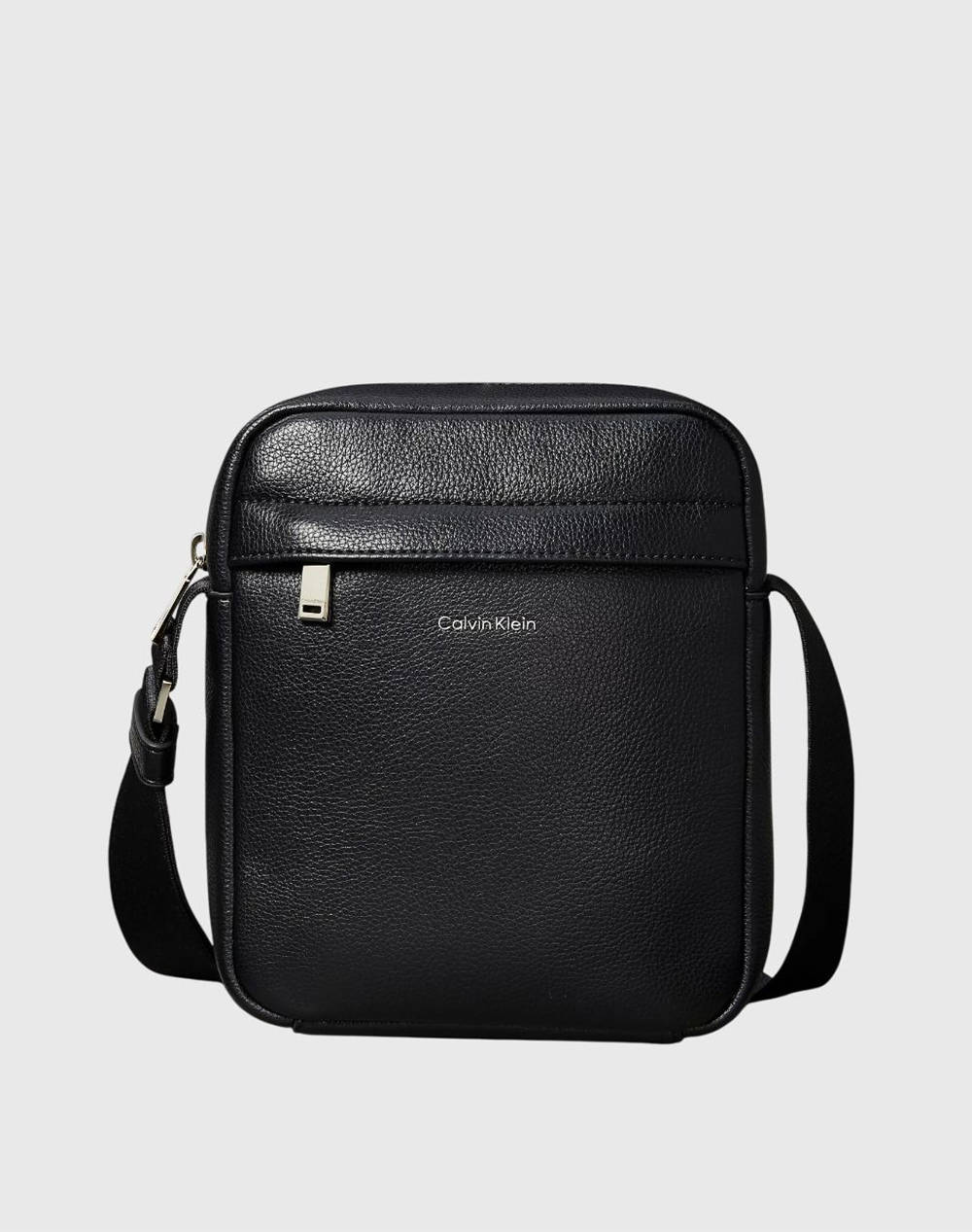 CALVIN KLEIN RAISED REPORTER (Dimensiuni: 18 x 22 x 7cm.)