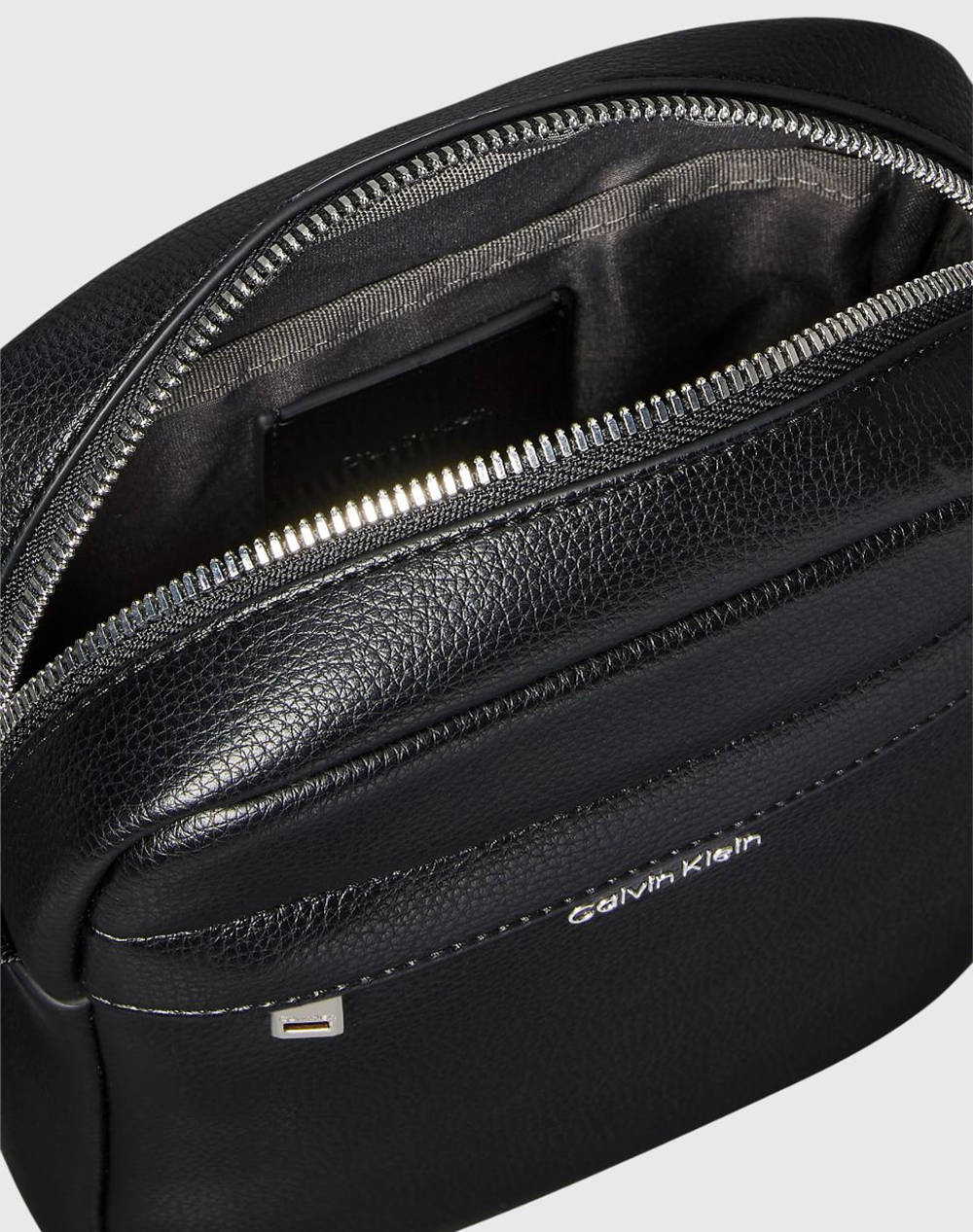 CALVIN KLEIN RAISED REPORTER (Dimensiuni: 18 x 22 x 7cm.)