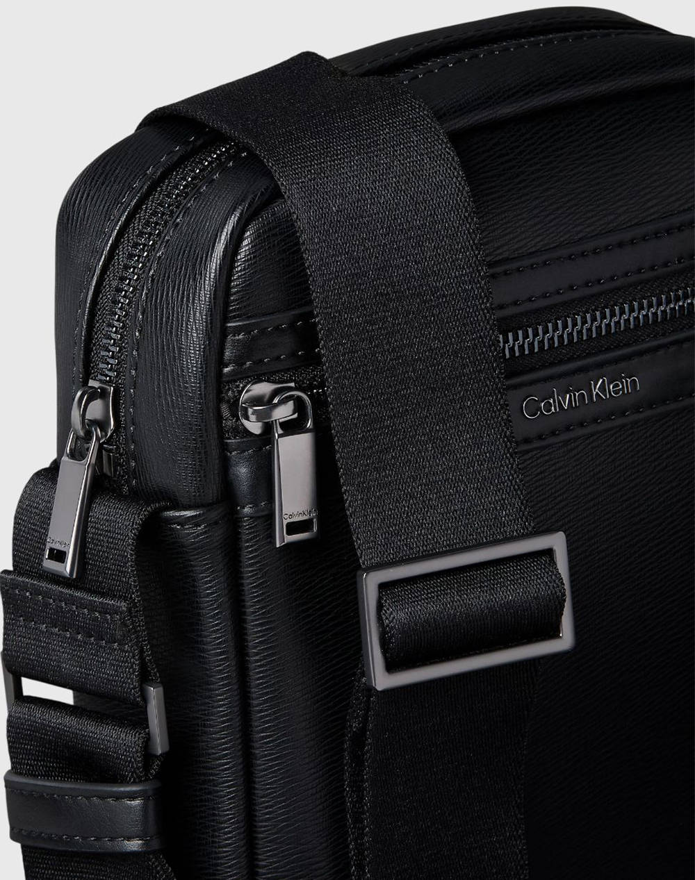 CALVIN KLEIN ZIP REPORTER (Dimensiuni: 18 x 20.5 x 6cm.)