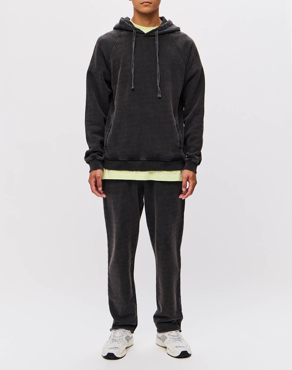 DIRTY LAUNDRY SWEATPANTS WITH DESTROYS