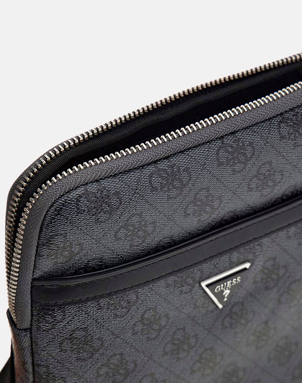 GUESS MILANO CROSSBODY FLAT GEANTA DE BARBATI (Dimensiuni: 19 x 23 x 2cm.)