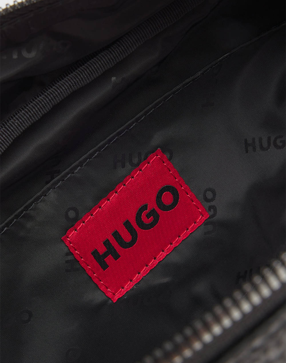 HUGO Quantic_Washbag 10266594 01 (Dimensiuni: 24 x 15.5 x 11cm.)