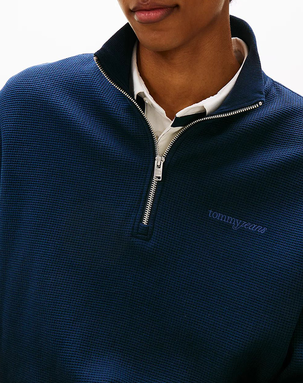 TOMMY JEANS TJM RLX WAFFLE SCRIPT QRTR ZIP