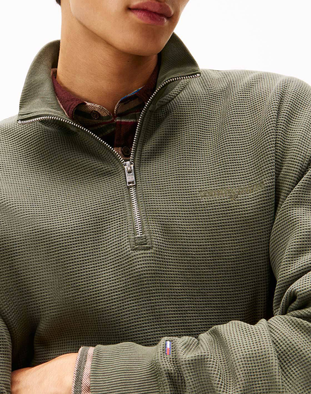 TOMMY JEANS TJM RLX WAFFLE SCRIPT QRTR ZIP