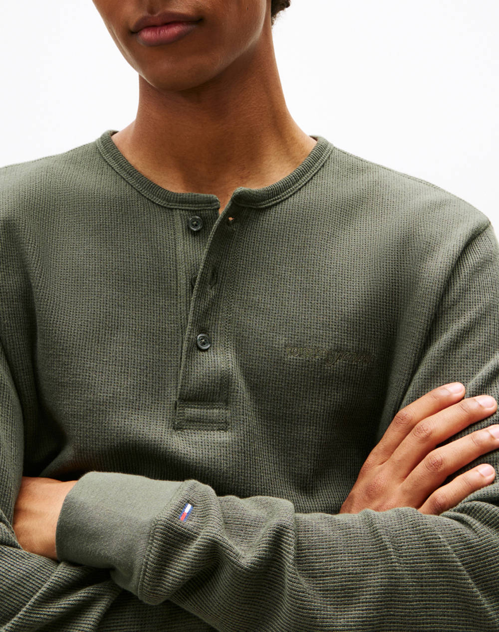 TOMMY JEANS TJM SLIM WAFFLE SCRIPT HENLEY