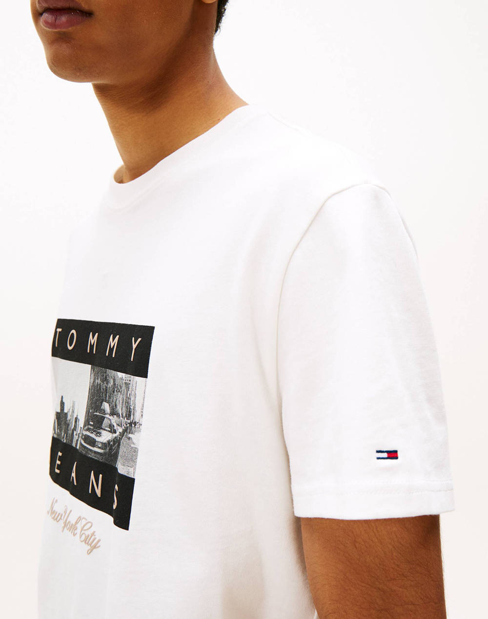 TOMMY JEANS TJM REG PHOTO FLAG SS TEE