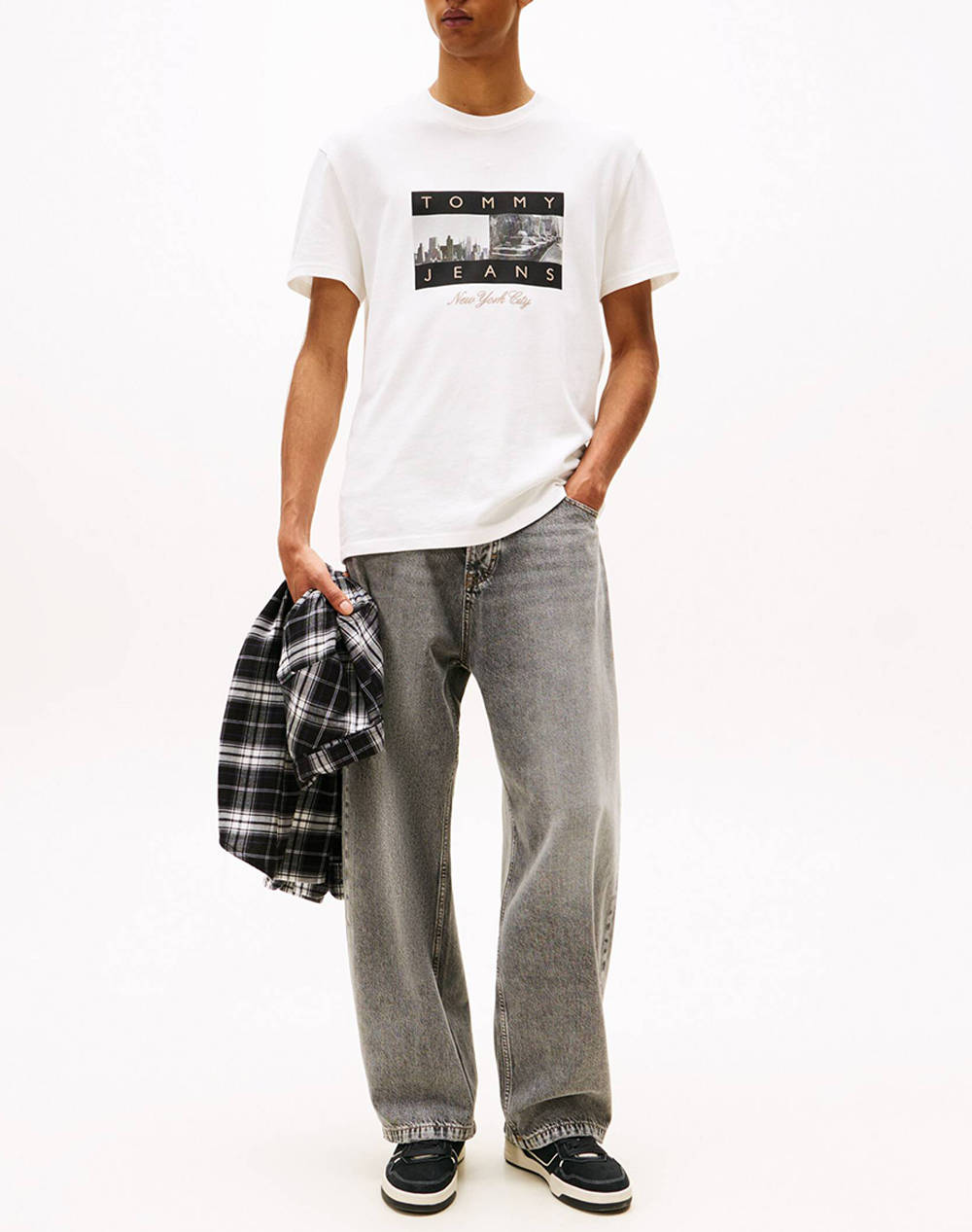 TOMMY JEANS TJM REG PHOTO FLAG SS TEE