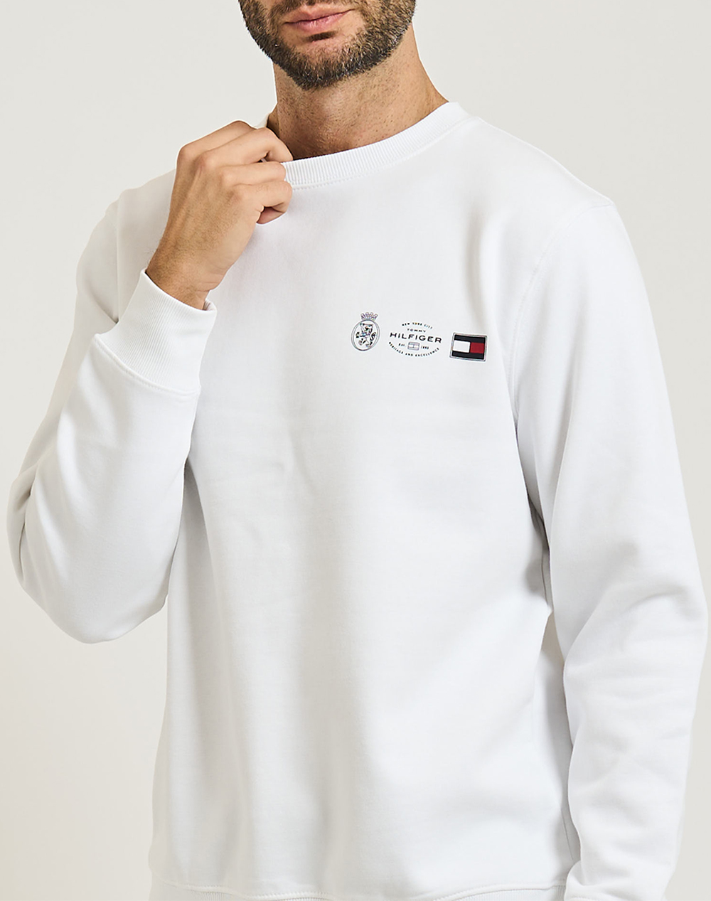 TOMMY HILFIGER SMALL CREST OUTLINE CREW NECK