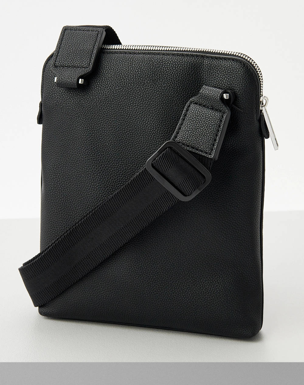 BOSS Ray_S zip env N. 10263216 01 (Dimensiuni: 21 x 24 x 3.5cm.)