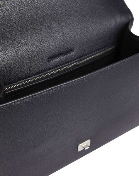 CALVIN KLEIN FORGED LOCK FLAP BAG (Dimensiuni: 17 x 27 x 9cm.)