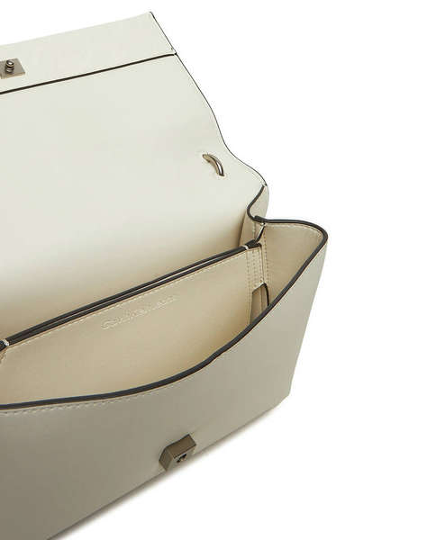 CALVIN KLEIN SCULPTED EW FLAP W/CHAIN25 MONO (Dimensiuni: 25 x 16 x 6.5 cm.)