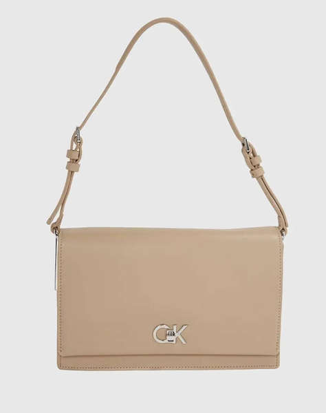 CALVIN KLEIN JEANS CK ELONGATED SHOULDER BAG (Dimensiuni: 26 x 17 x 7cm.)