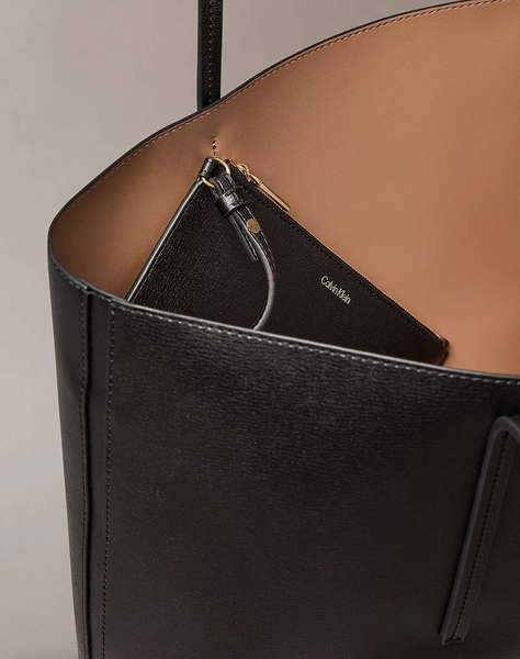 CALVIN KLEIN JEANS FOIL LOGO TOTE W/POUCH (Dimensiuni: 40 x 28 x 12cm.)