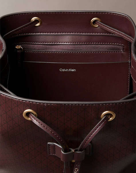 CALVIN KLEIN JEANS AOP FLAP BACKPACK (Dimensiuni: 24 x 32 x 13cm.)