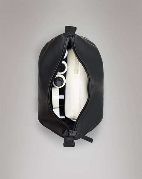 RAINS Hilo Wash Bag W3 (Dimensiuni: 18 x 12 x 26cm.)