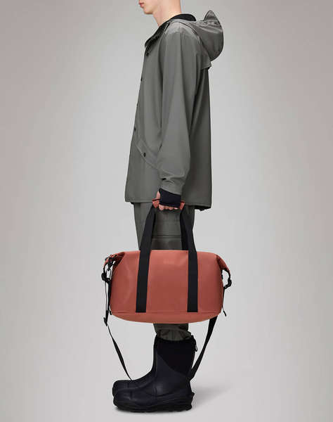 RAINS Hilo Weekend Bag Small W3 (Dimensiuni: 29 x 18 x 50cm.)