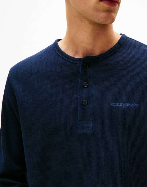 TOMMY JEANS TJM SLIM WAFFLE SCRIPT HENLEY