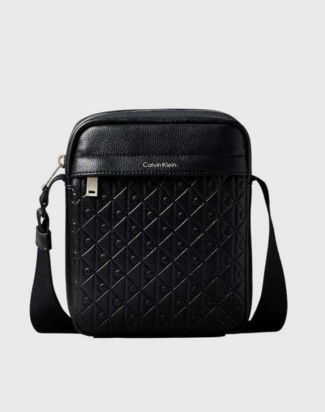 CALVIN KLEIN EMBLEM EMBOSS REPORTER (Dimensiuni: 16.5 x 20 x 6.5cm.)