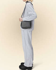 RAINS Box Bag W3 (Dimensiuni: 16 x 21 x 8.5 cm.)