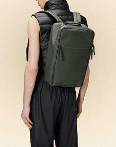 RAINS Book Backpack W3 (Dimensiuni: 41 x 27 x 13 cm.)