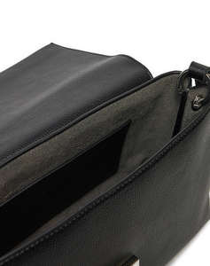 CALVIN KLEIN JEANS CK PLAQUE MEDIUM SHOULDER BAG (Dimensiuni: 27 x 20 x 9cm.)