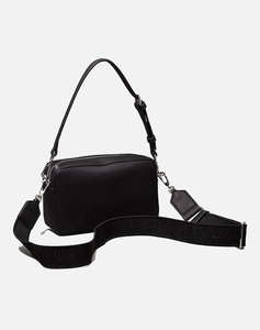 CALVIN KLEIN JEANS CK MUST CONVERTIBLE CAMERA BAG (Dimensiuni: 21.5 x 16.5 x 5cm.)