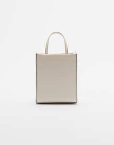 DKNY R44AZI34 CARTER CROSS BODY HANDBAG DKNY (Dimensiuni: 14 x 17 x 7.5cm.)