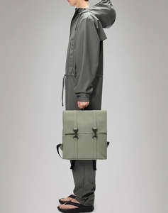 RAINS MSN Bag Mini W3 (Dimensiuni: 34 x 31 x 12 cm.)