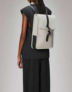 RAINS Backpack Mini W3 (Dimensiuni: 34 x 30.5 x 12 cm.)