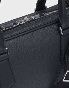 BOSS New Crosstown_Doc S. 10249092 01 (Dimensiuni: 29 x 37.5 x 6 cm.)
