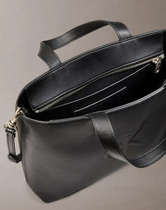 CALVIN KLEIN SCULPTED MINI EW TOTE (Dimensiuni: 22 x 27 x 7cm.)