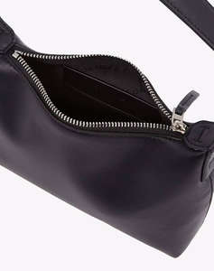 CALVIN KLEIN HARDWARE HANDLE MINI BAG (Dimensiuni: 14.5 x 22 x 6cm.)