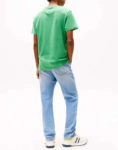 TOMMY JEANS TJM SLIM ESSENTIAL FLAG TEE EXT