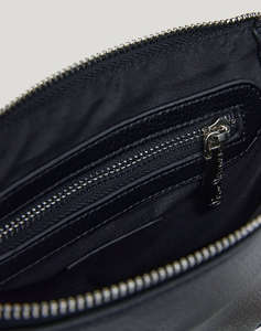 PEPE JEANS CRISHA MAIN GEANTA DE DAMA (Dimensiuni: 25 x 16 x 7.5cm.)