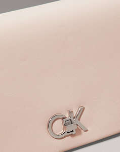 CALVIN KLEIN JEANS CK CONVERTIBLE MINI BAG (Dimensiuni:13 x 24 x 7cm.)