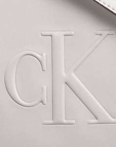 CALVIN KLEIN SCULPTED MINI EW TOTE (Dimensiuni: 22 x 27 x 7cm.)